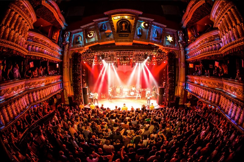 Tribute Bands in Chicago Take Center Stage